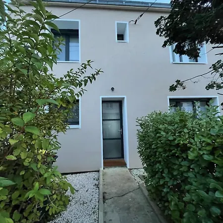 Hébergement de vacances Maison Vue Avec Terrasse *